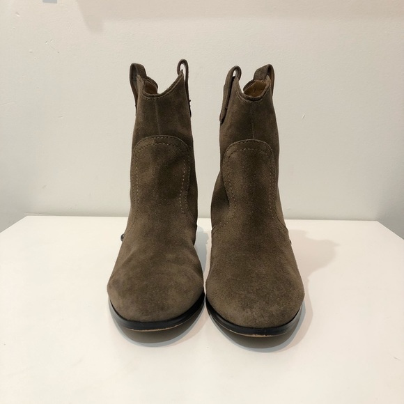 Coach: Women’s Suede Heeled Bootie with Pull Tabs: Size: 7 - Picture 2 of 8